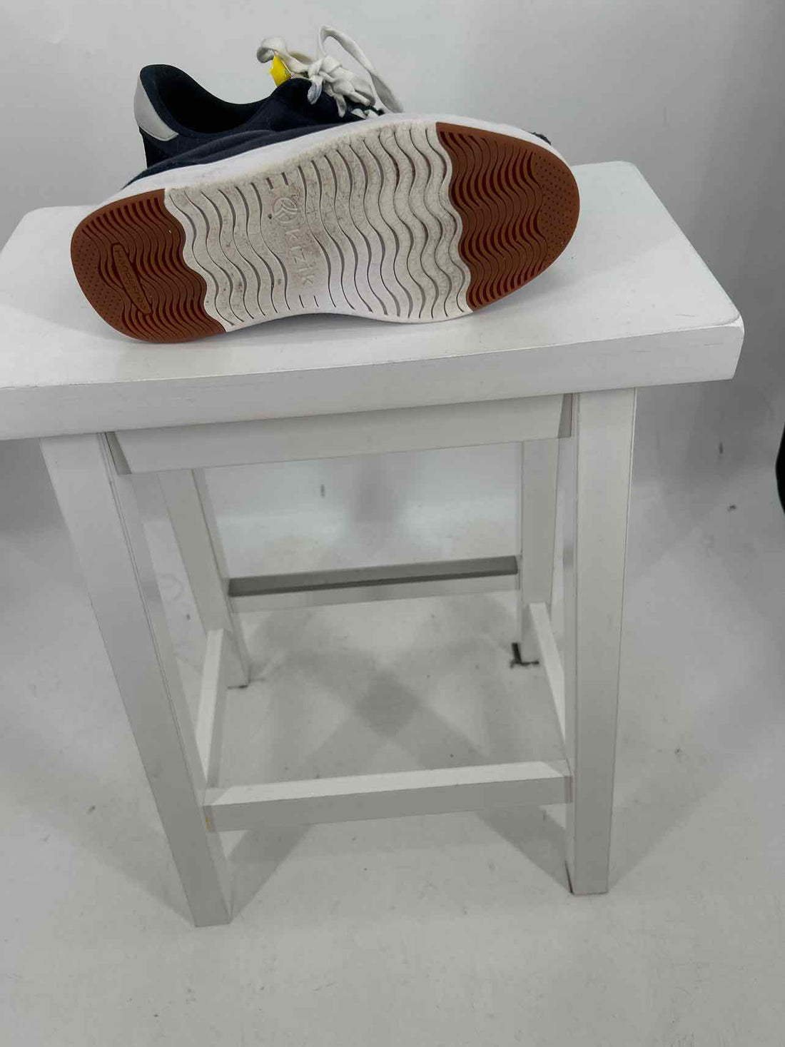 Kizik Women Size 7 Navy Sneakers