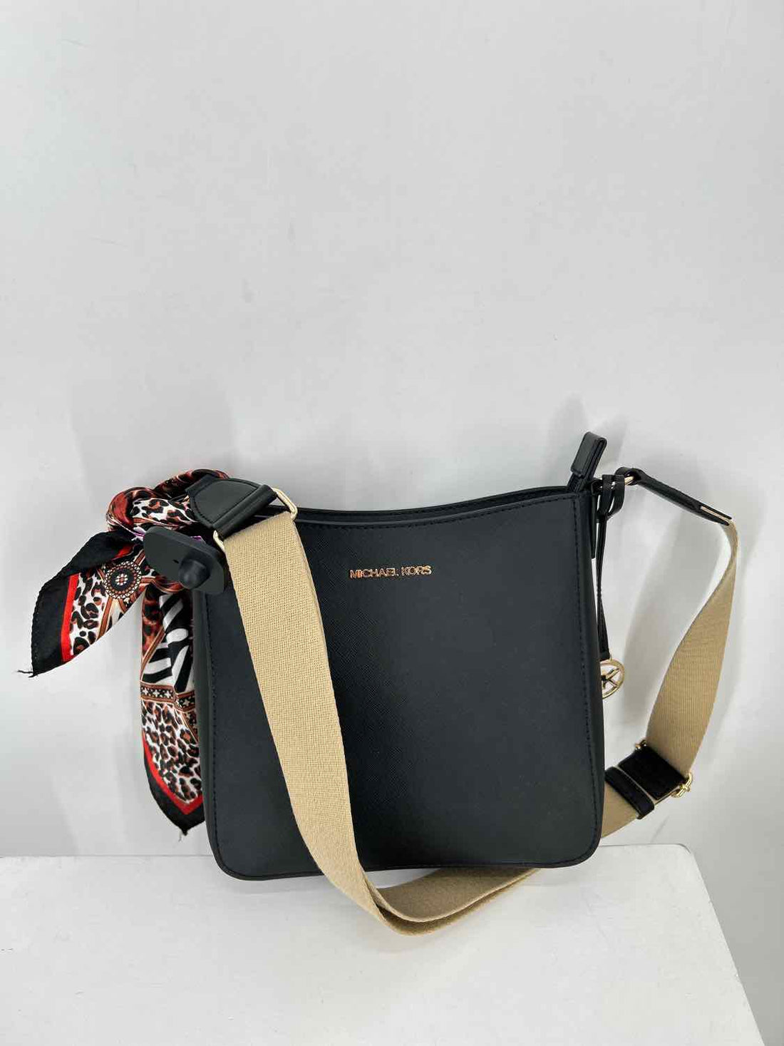 Michael Kors Black Saffiano Leather Excellent Condition Shoulder