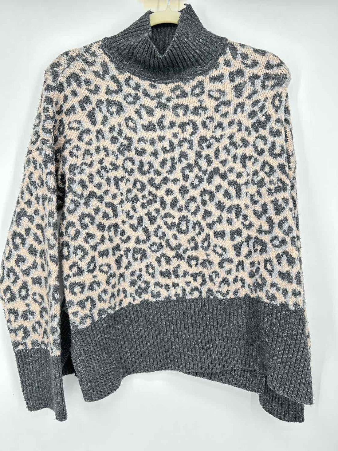 Marled Size M Gray Leopard Sweater