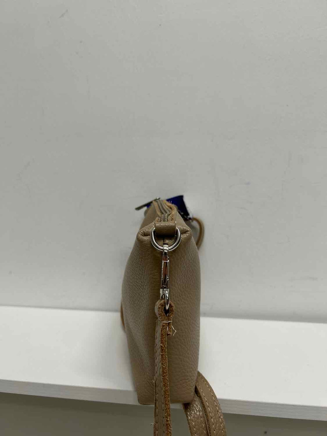Vera Pelle Beige Pebbled Leather Pre Owned Crossbody