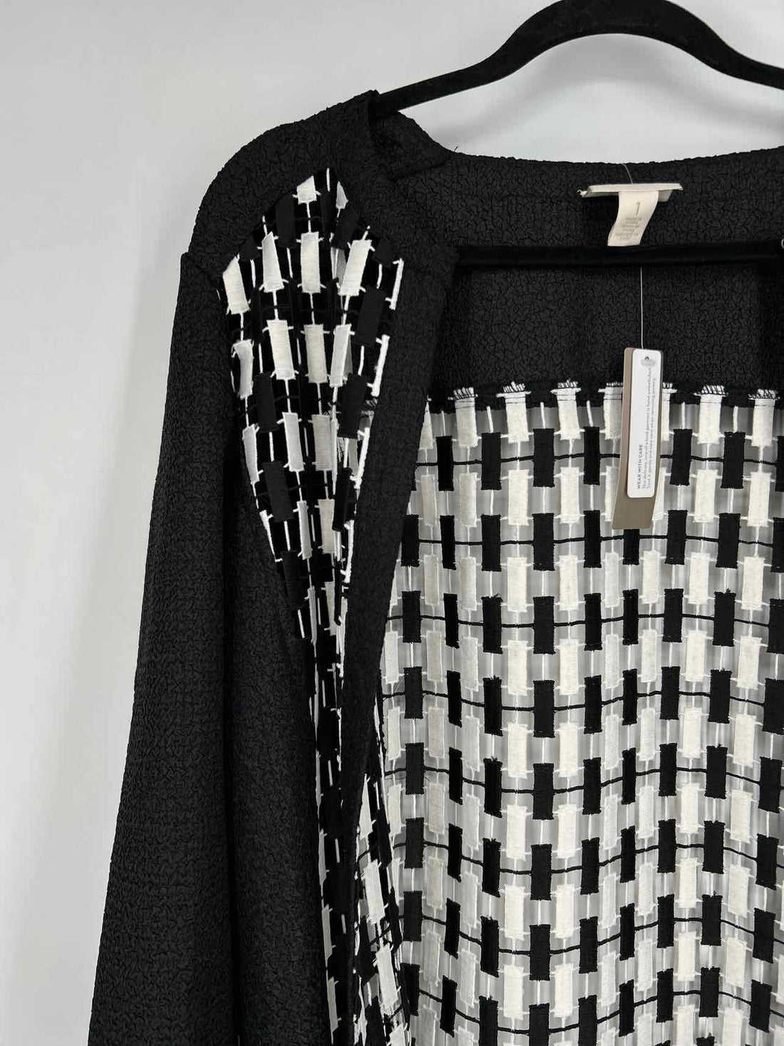 Chicos Size 1 (M) Black & White NWT Cardigan