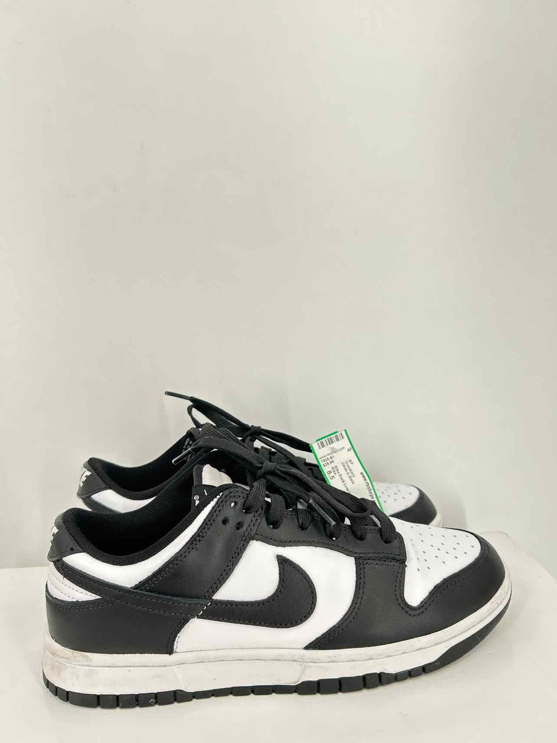 Nike Women Size 8.5 White & Black Sneakers