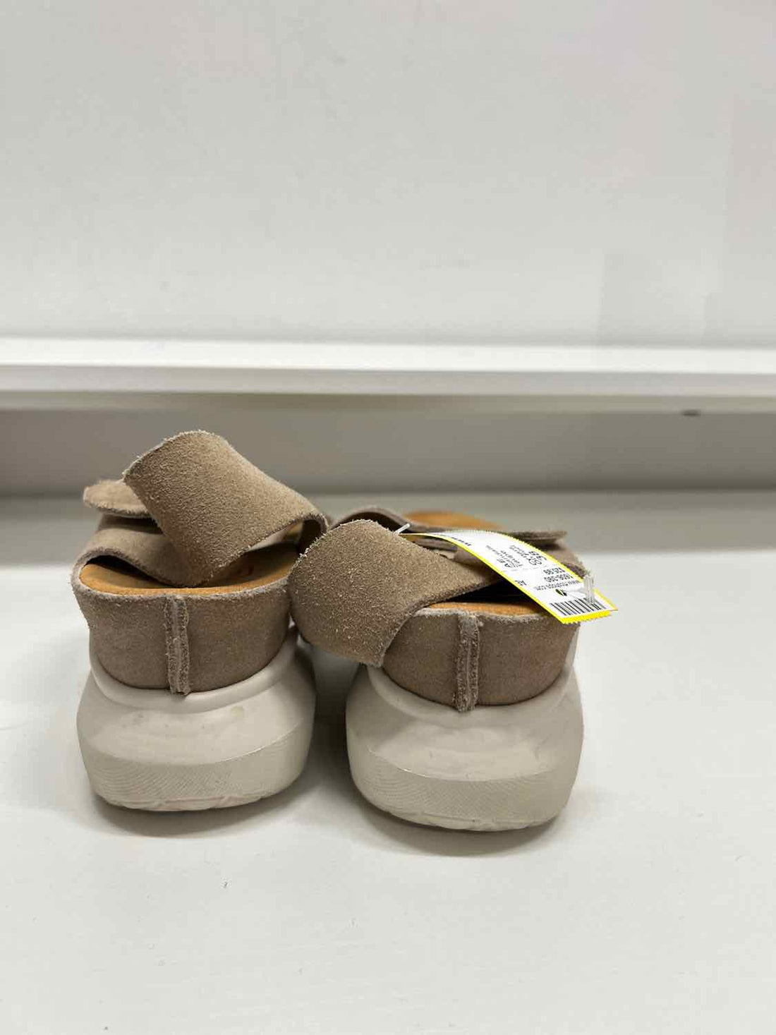 On Foot Women Size 38 Taupe Sandals