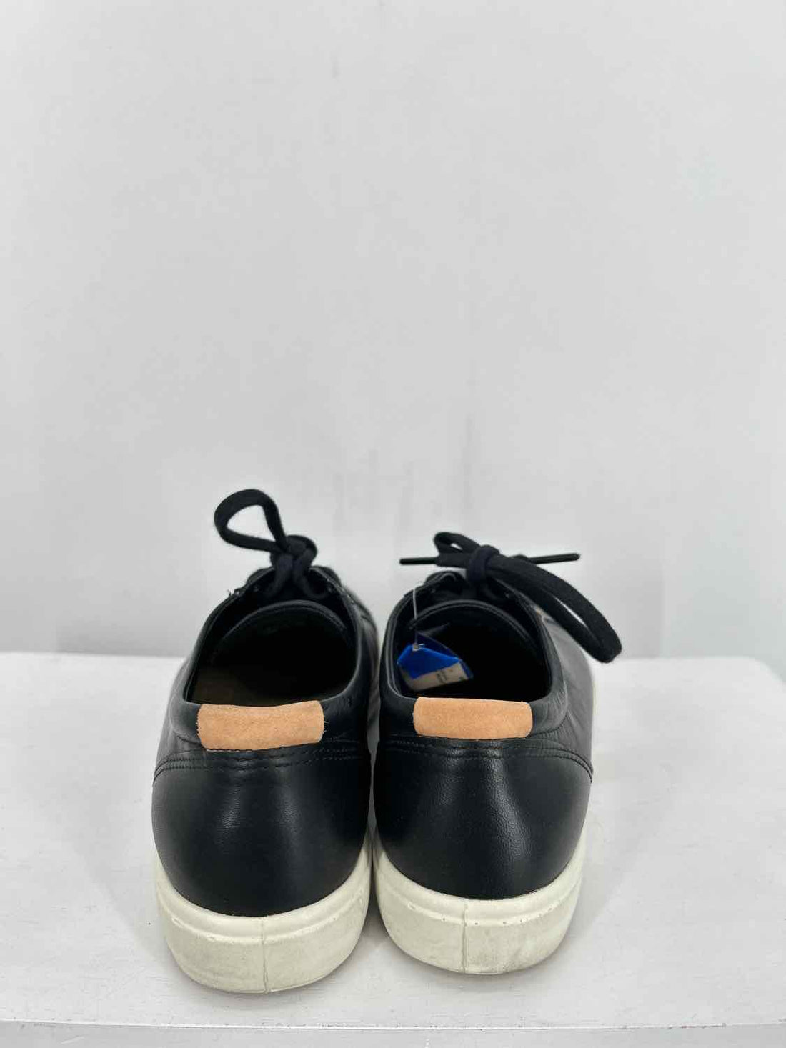 Ecco Women Size 8 Black Leather Sneakers