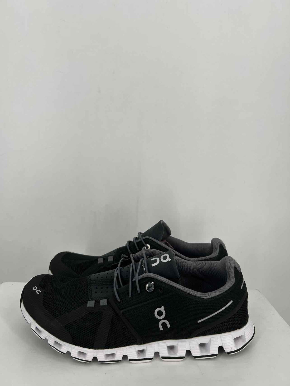 On Cloud Women Size 11 Black & White Sneakers