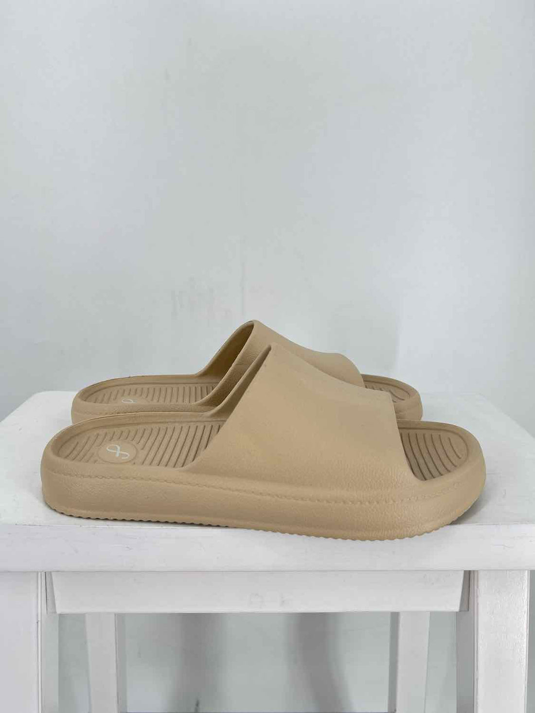 Freely Women Size 9 Cream NWT Sandals