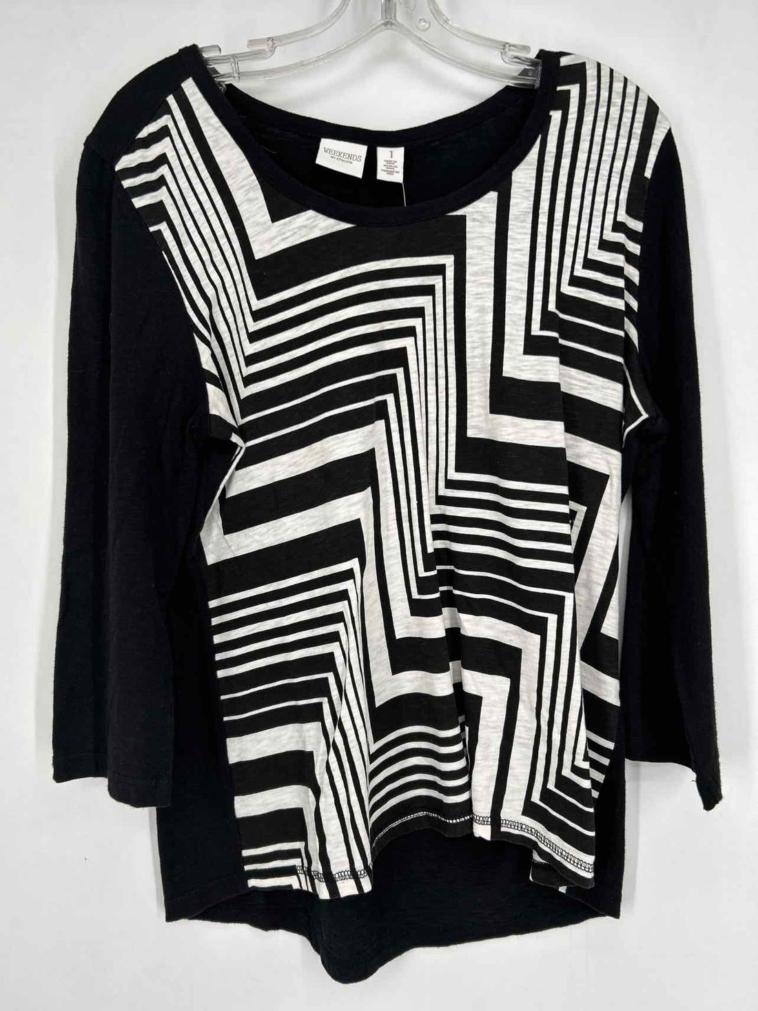 Chicos Size 1 (8) Black & White Long Sleeve