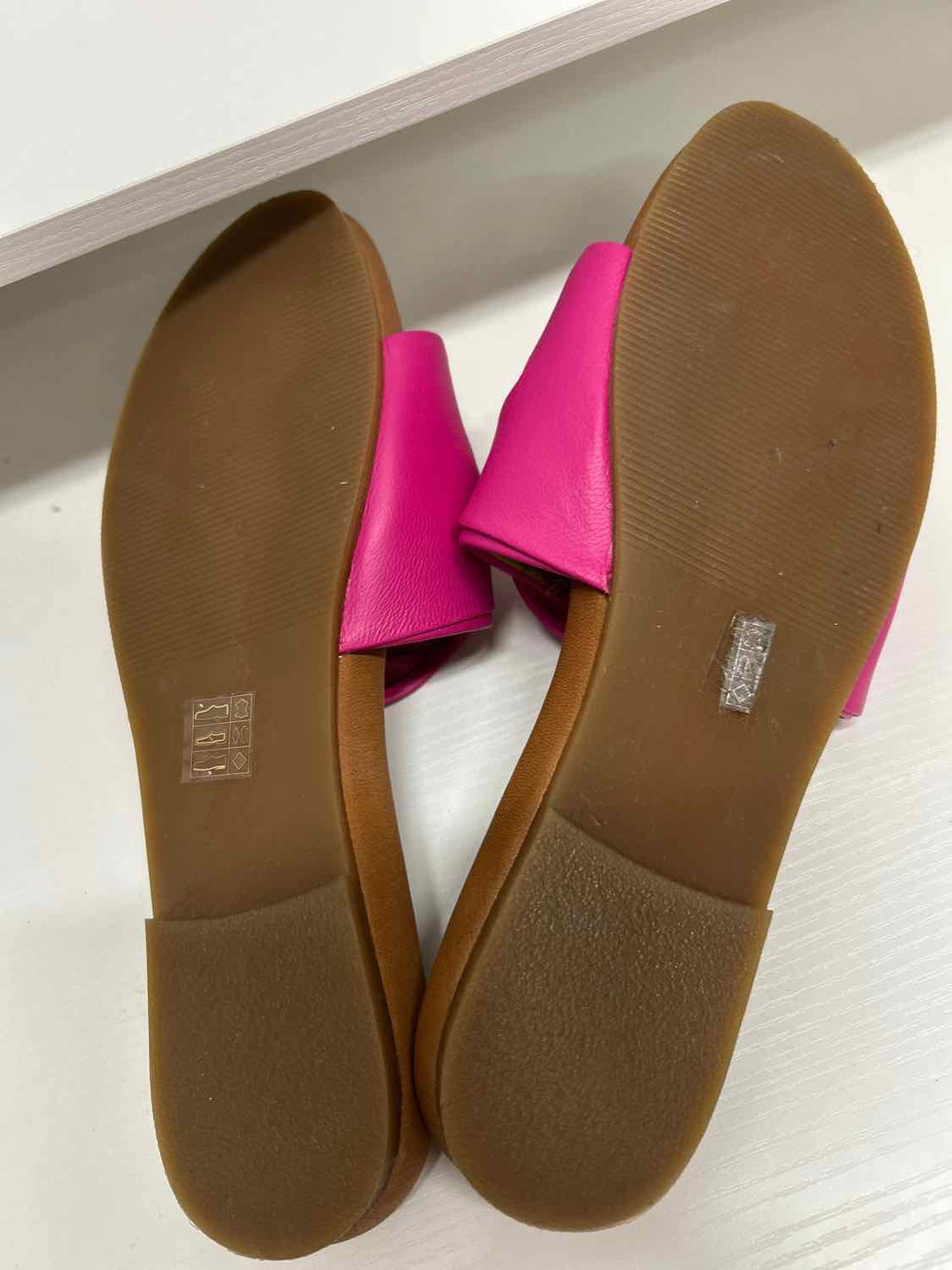 The Flexx Women Size 40 (9-9.5) Fuchsia Slides