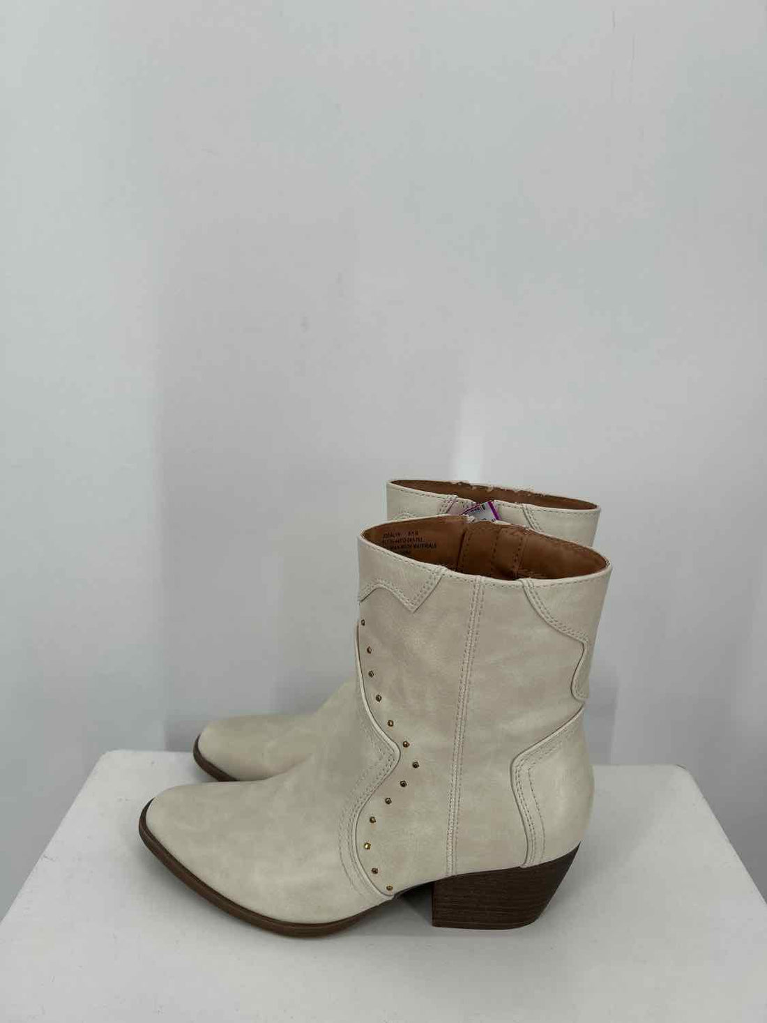 Wonderly Women Size 8.5 Cream Ankle Boot