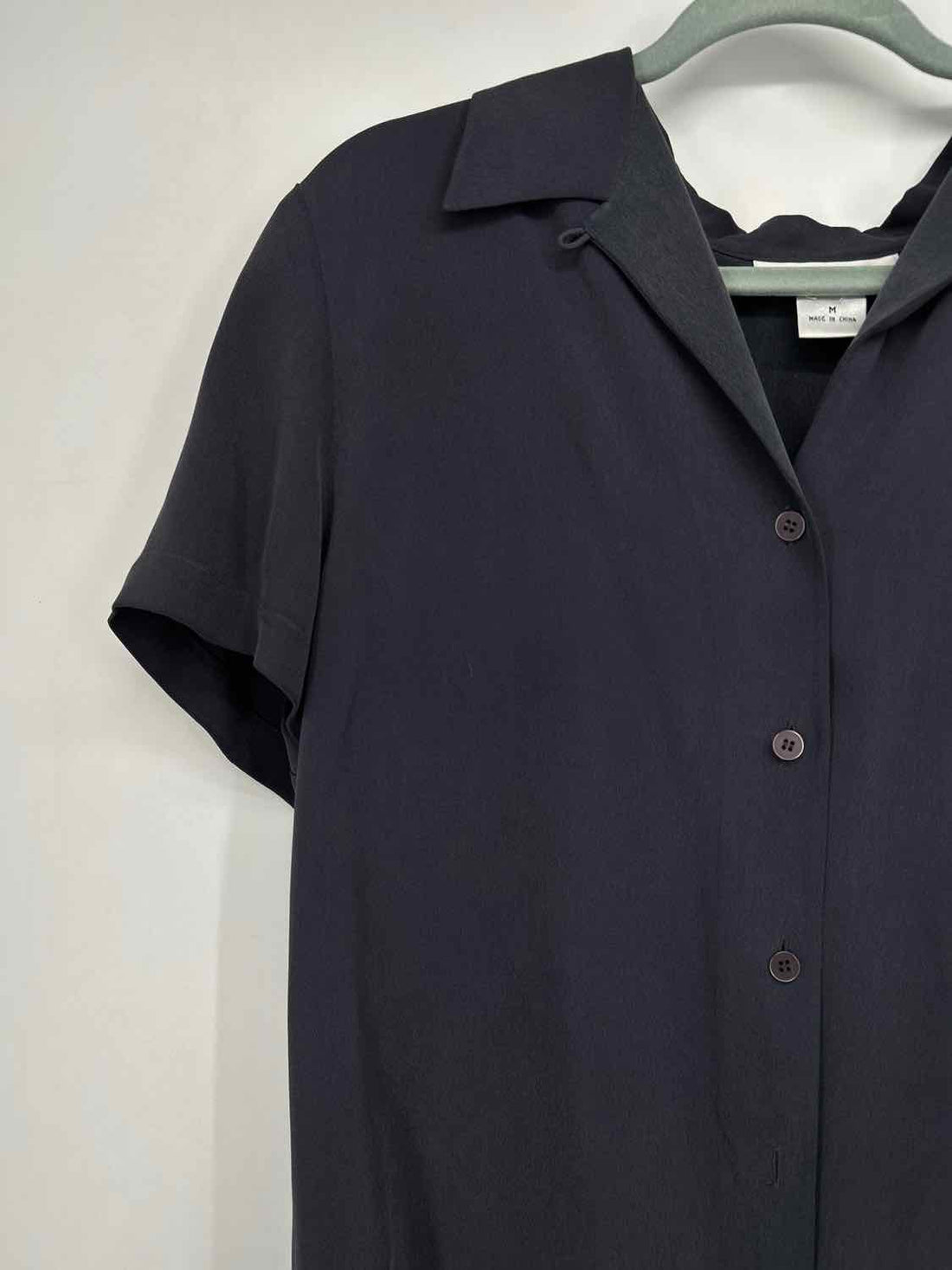 Chaus Size M Dark Gray Silk Short Sleeve
