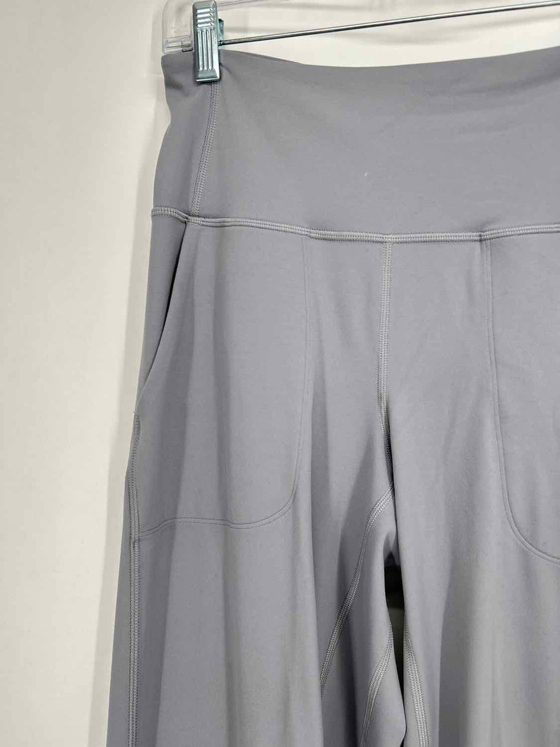 Lululemon Size 6 Light Gray Active Pants