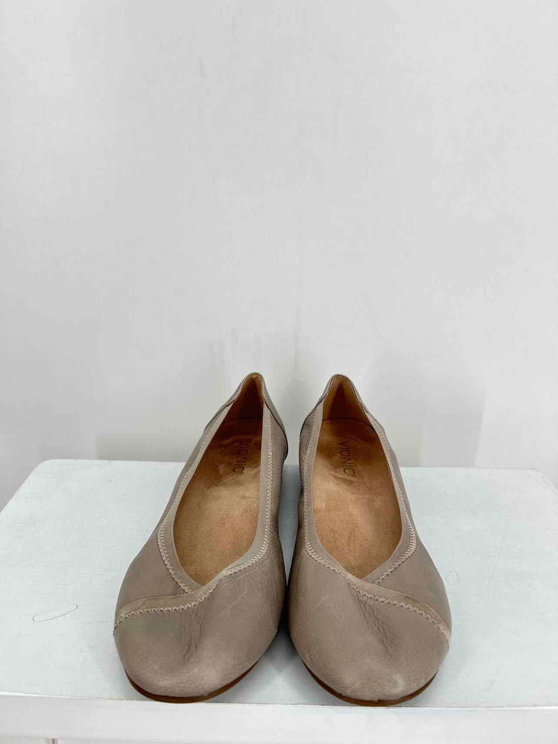 Vionic Women Size 9 Light Gray Flats