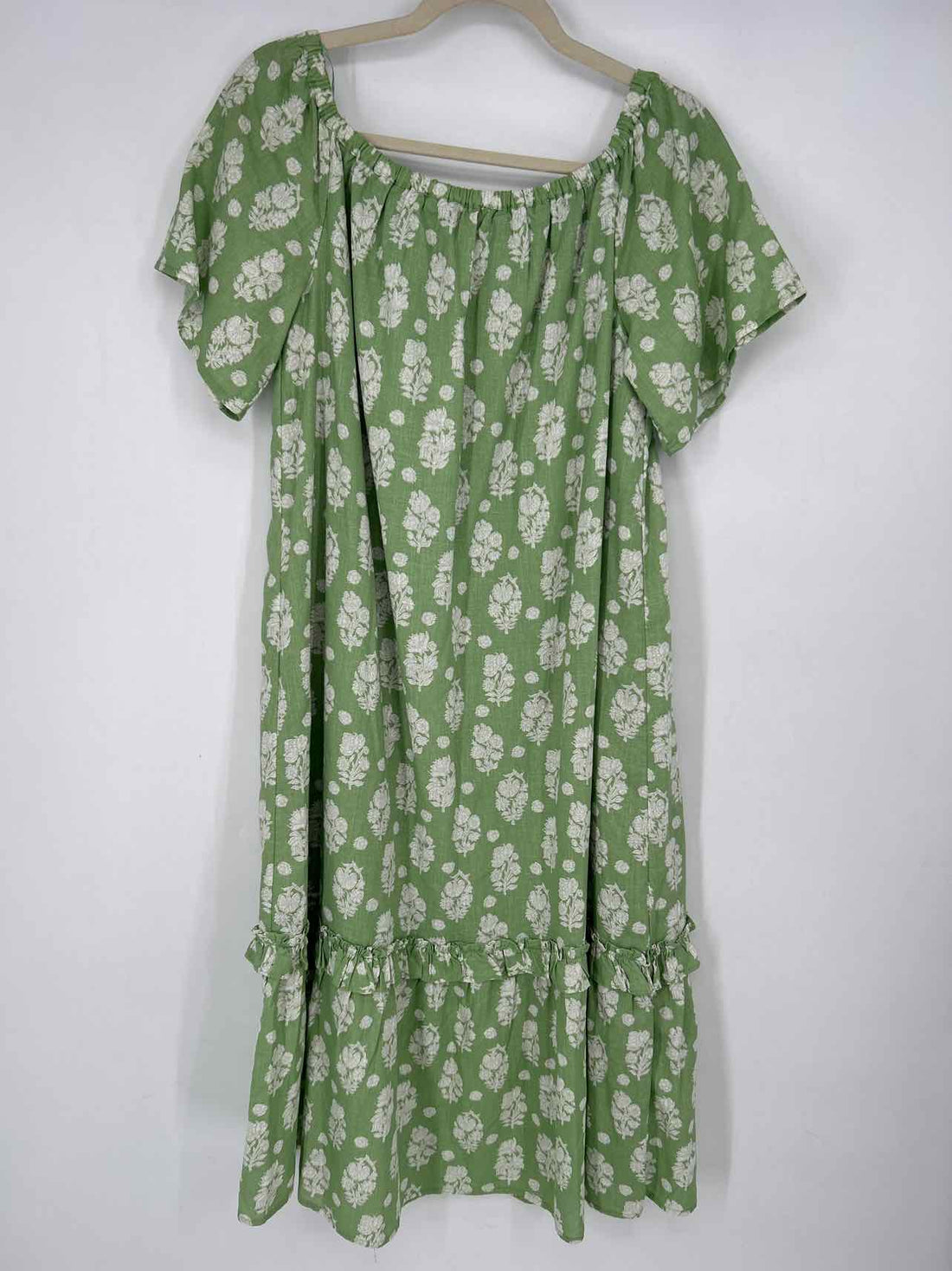 Crown & Ivy Size MP Green & White Floral Short Sleeve Dress