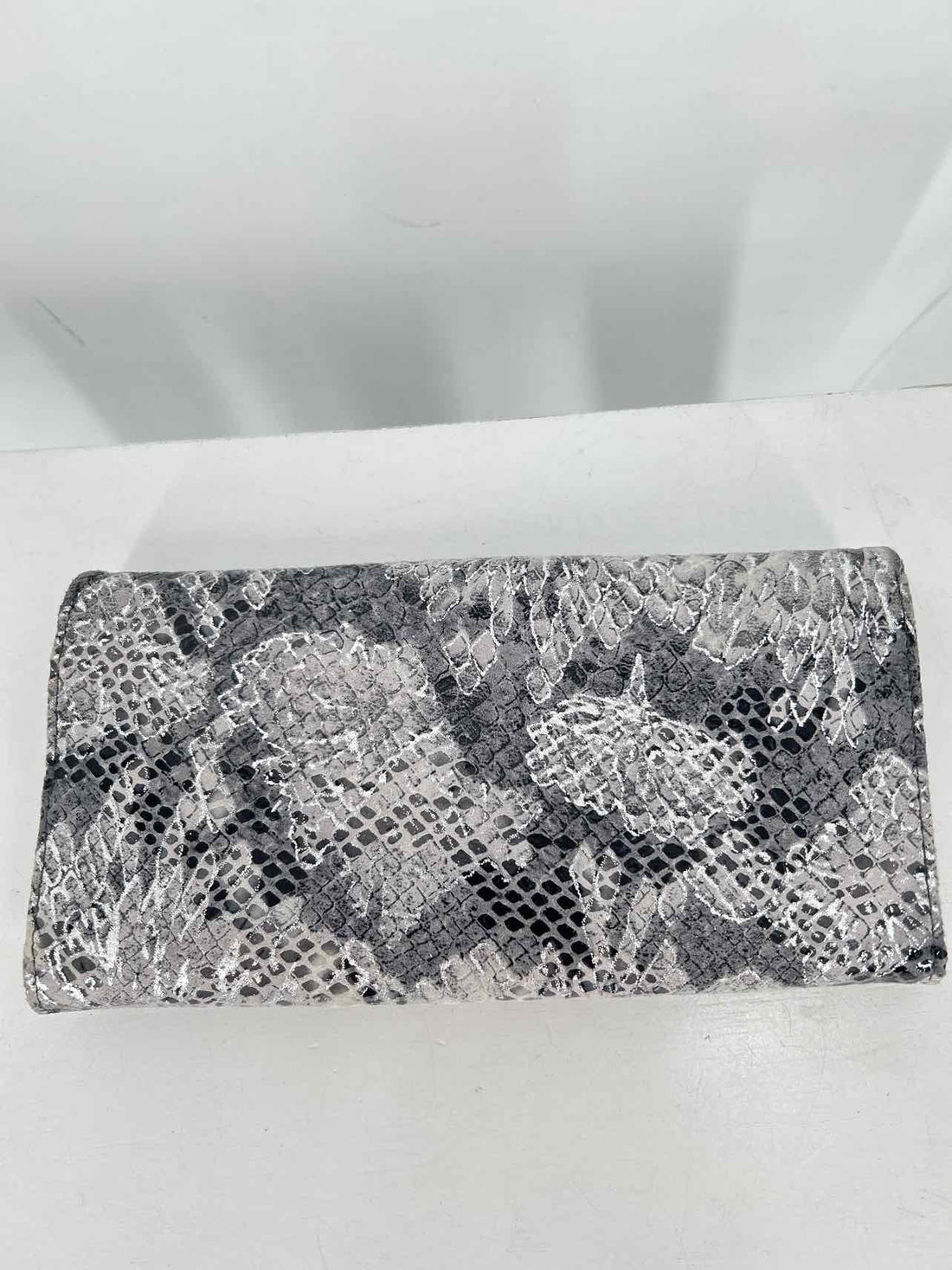 Hobo Silver Print Suede Pre Owned Wallet
