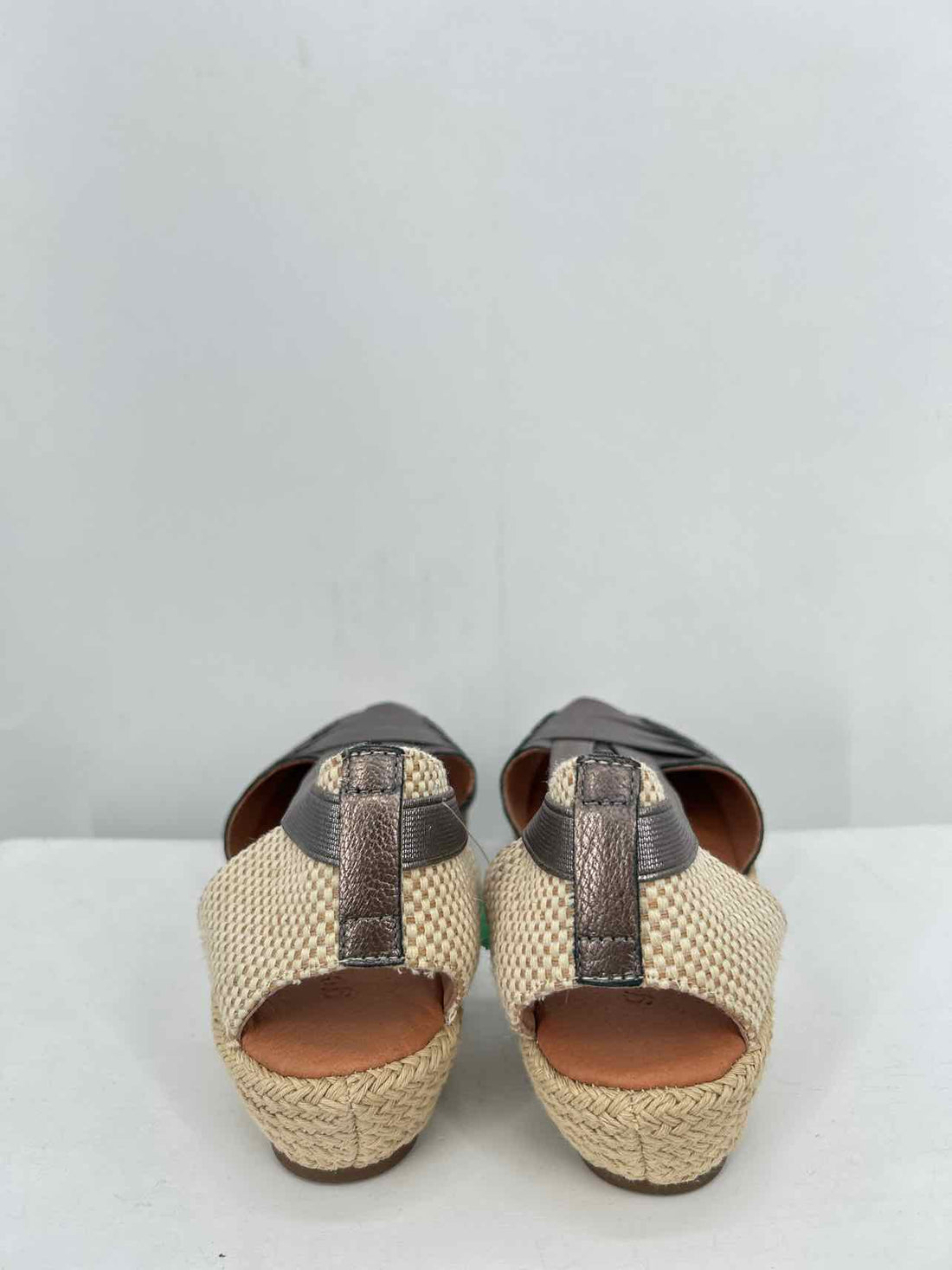 Gentle Souls Women Size 8.5 Gunmetal Sandals