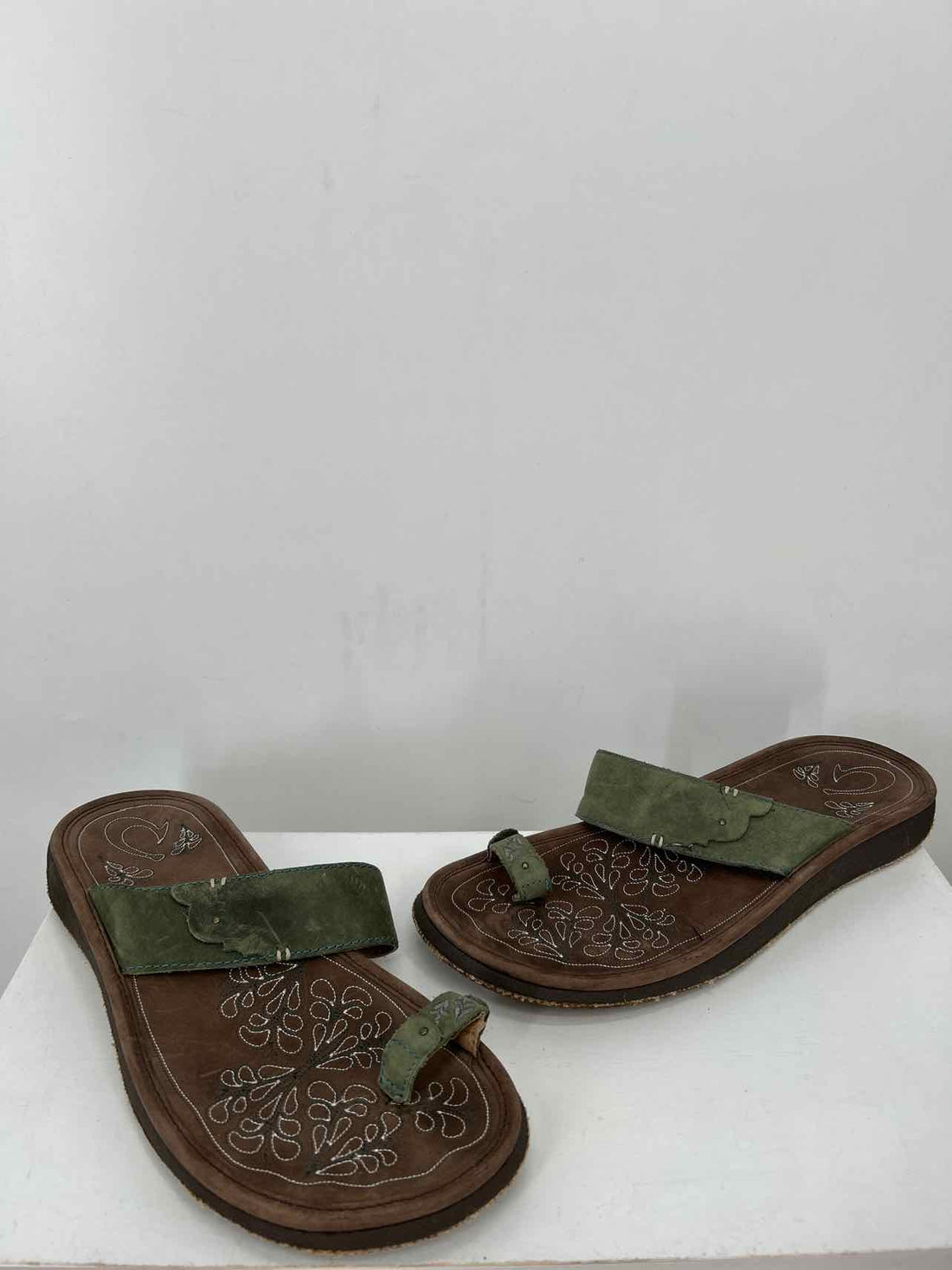 Olu Kai Women Size 11 Green Sandals