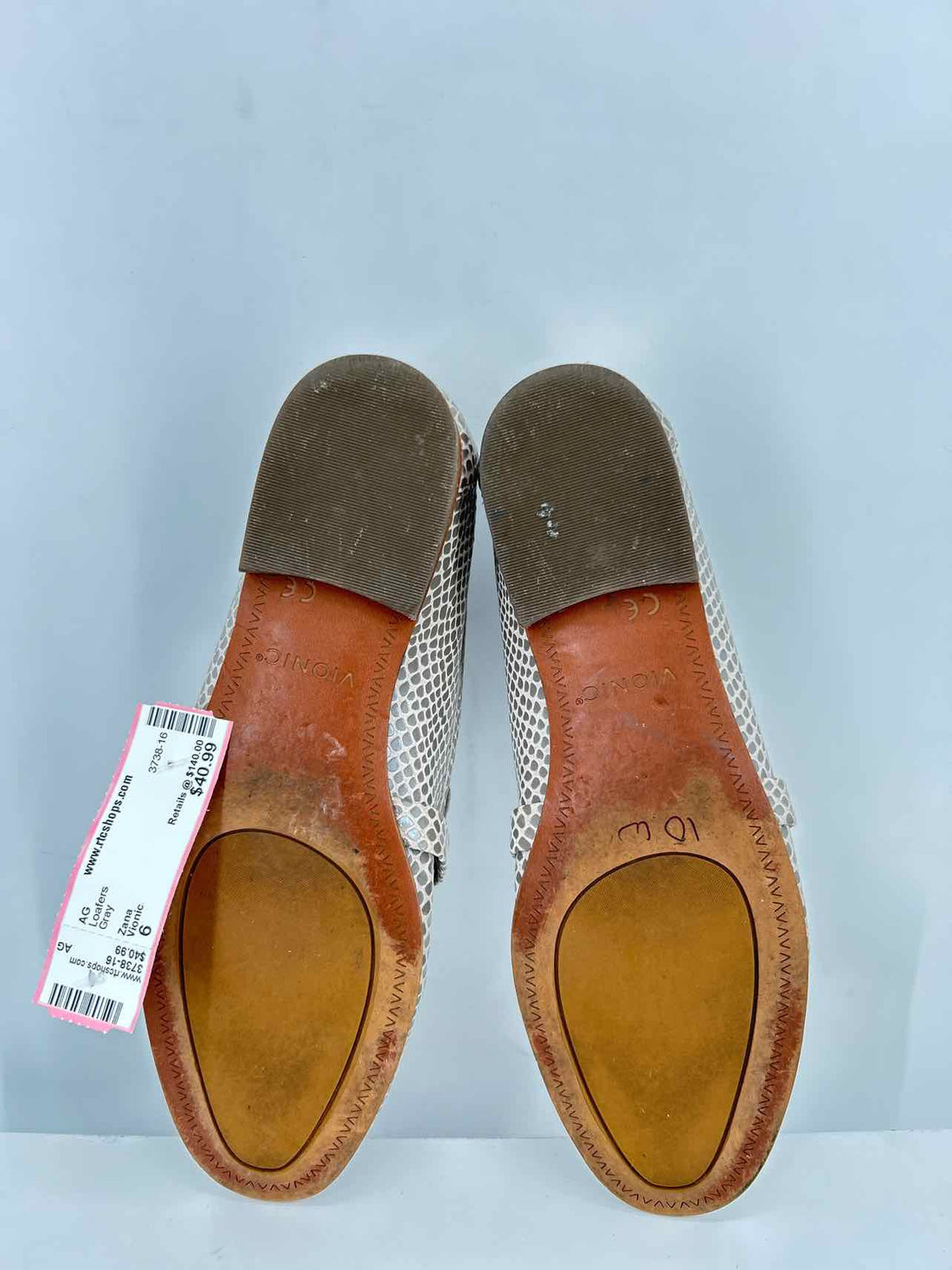 Vionic Women Size 6 Gray Loafers