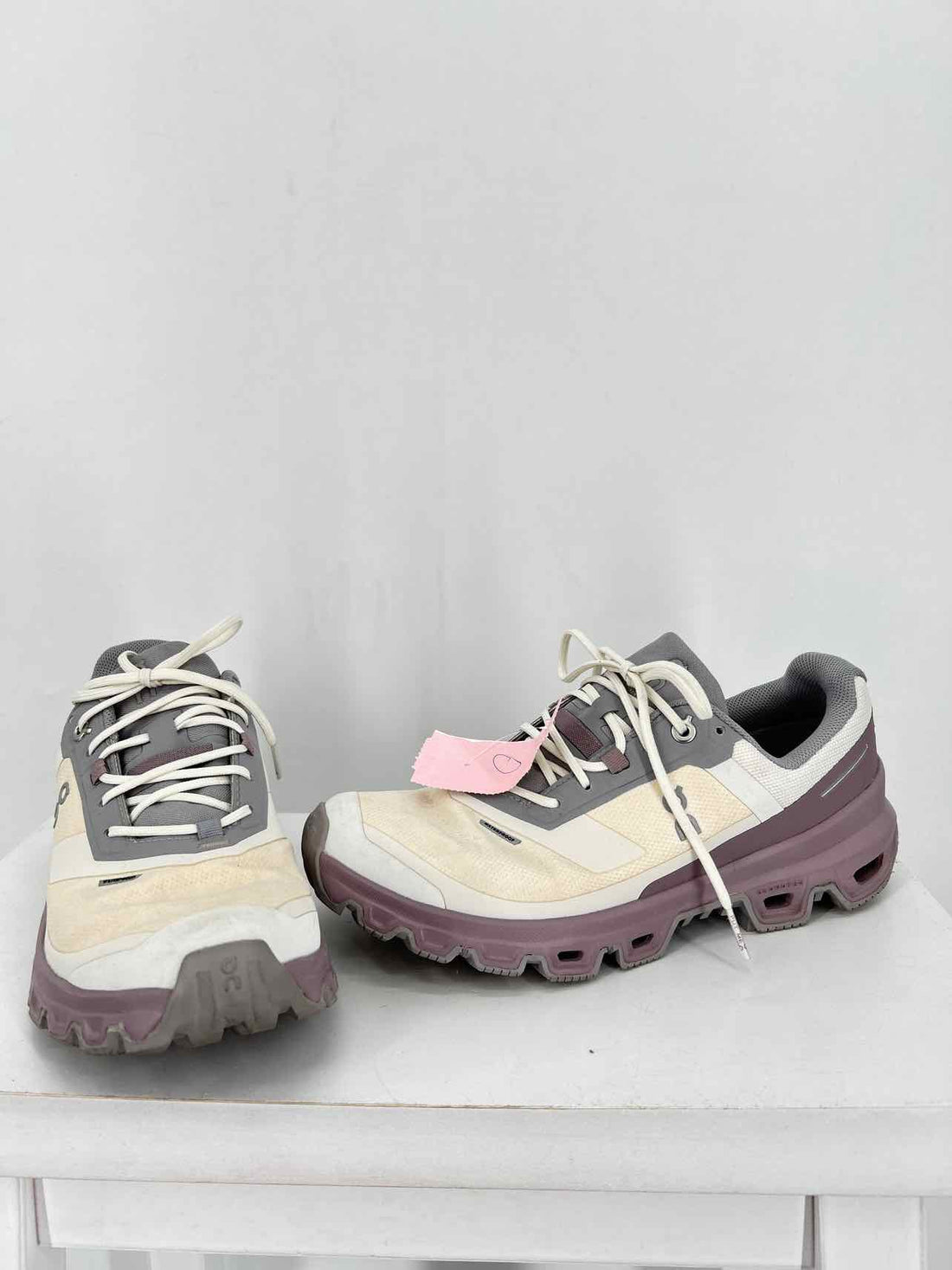 On Cloud Women Size 7 Cream Gray & Purple Sneakers