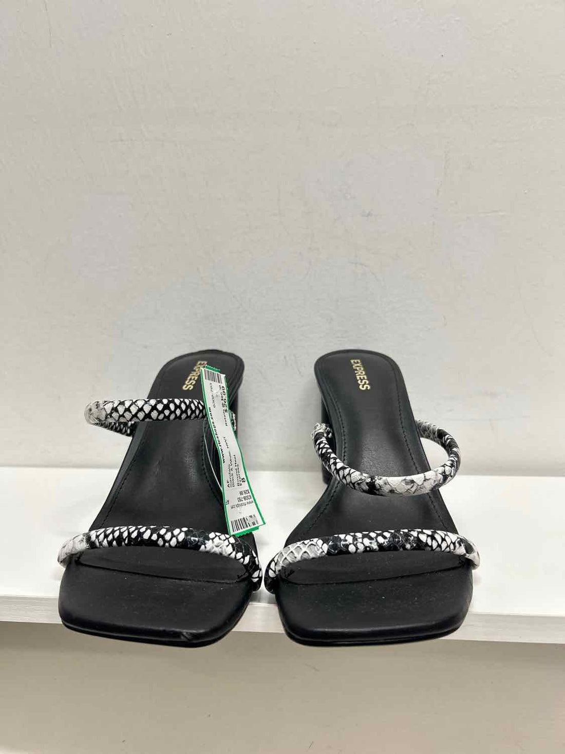 Express Women Size 8 Black & White NWT Sandals