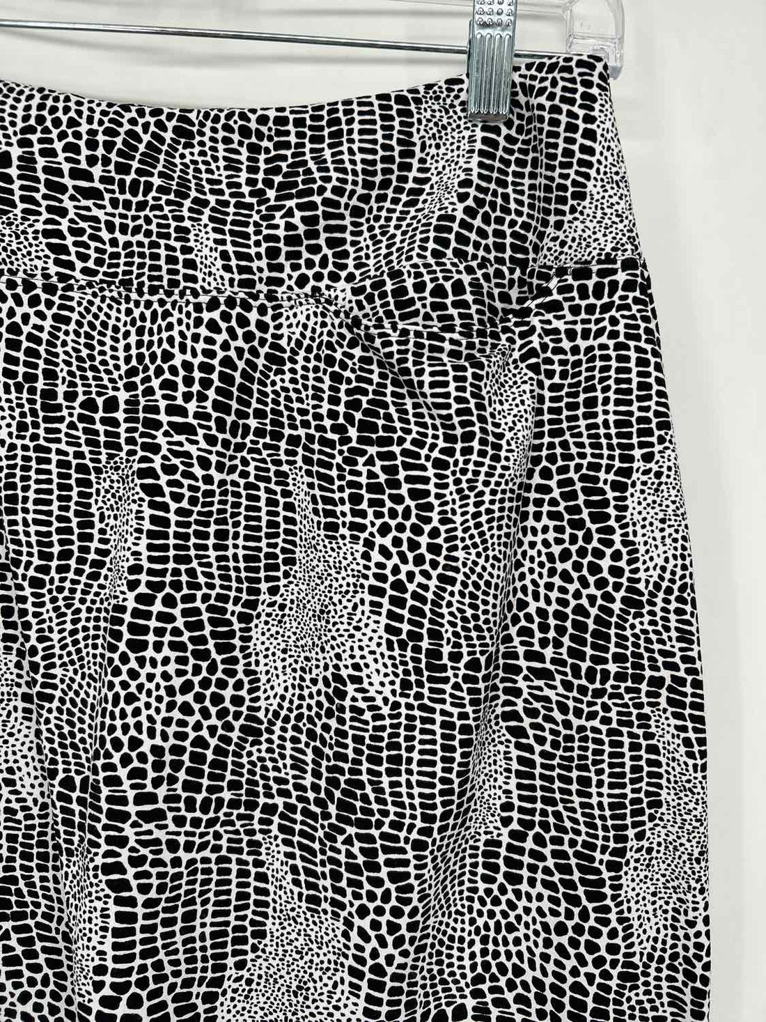 IBKUL Size XS Black & White Active Skorts