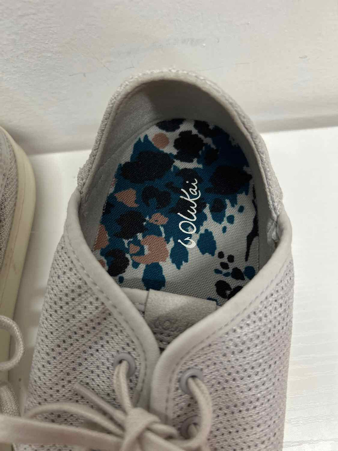Olu Kai Women Size 9 Grey Sneakers