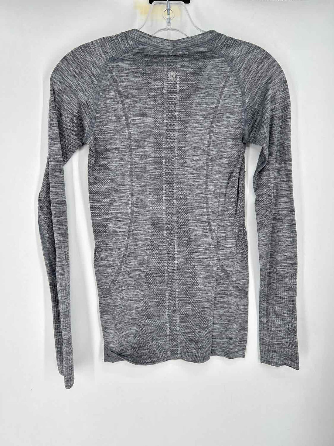Lululemon Size 4 Heathered Gray Active Tops