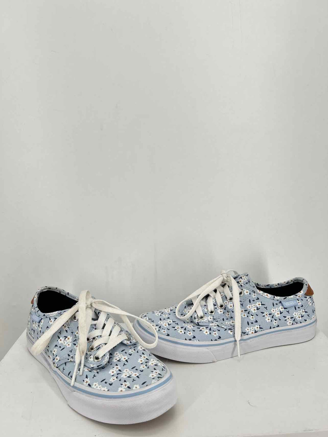 Vans Women Size 7 Light Blue Floral Sneakers