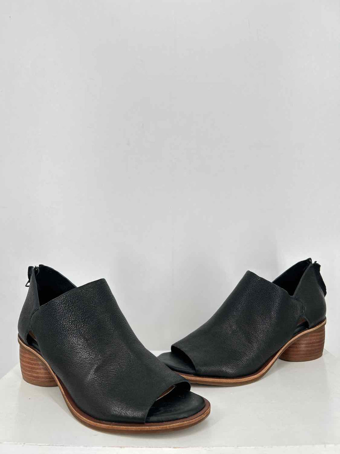 Sofft Women Size 8 Black Ankle Boot
