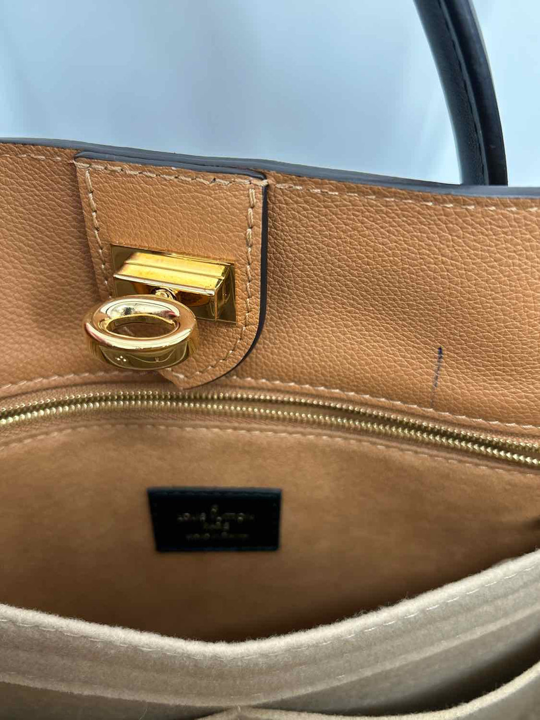 Louis Vuitton On My Side LUXURY