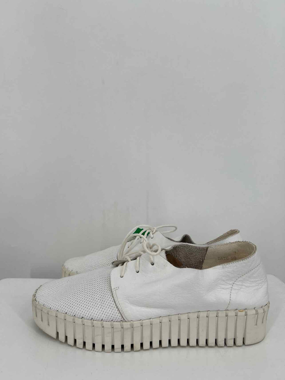 Silent D Women Size 39 (8.5-9) White Sneakers