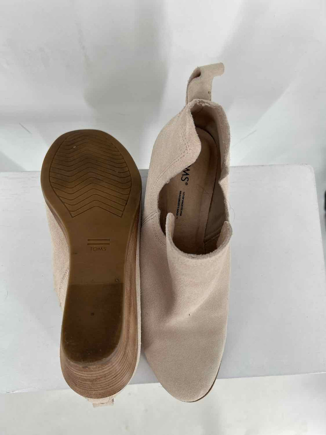 Toms Women Size 9.5 Light Beige Wedge Boot