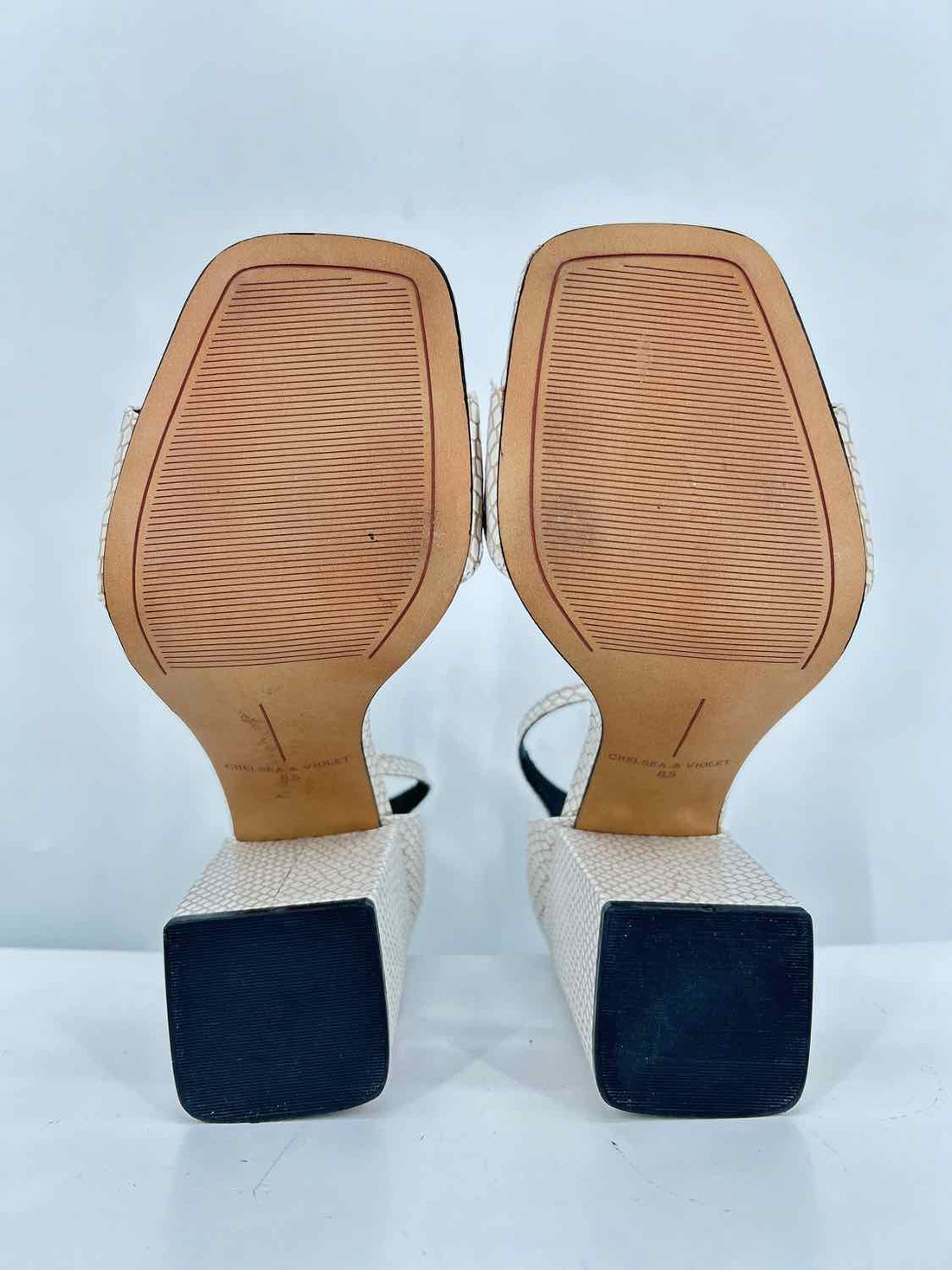 Chelsea & Violet Women Size 8.5 Off White Reptile Heels