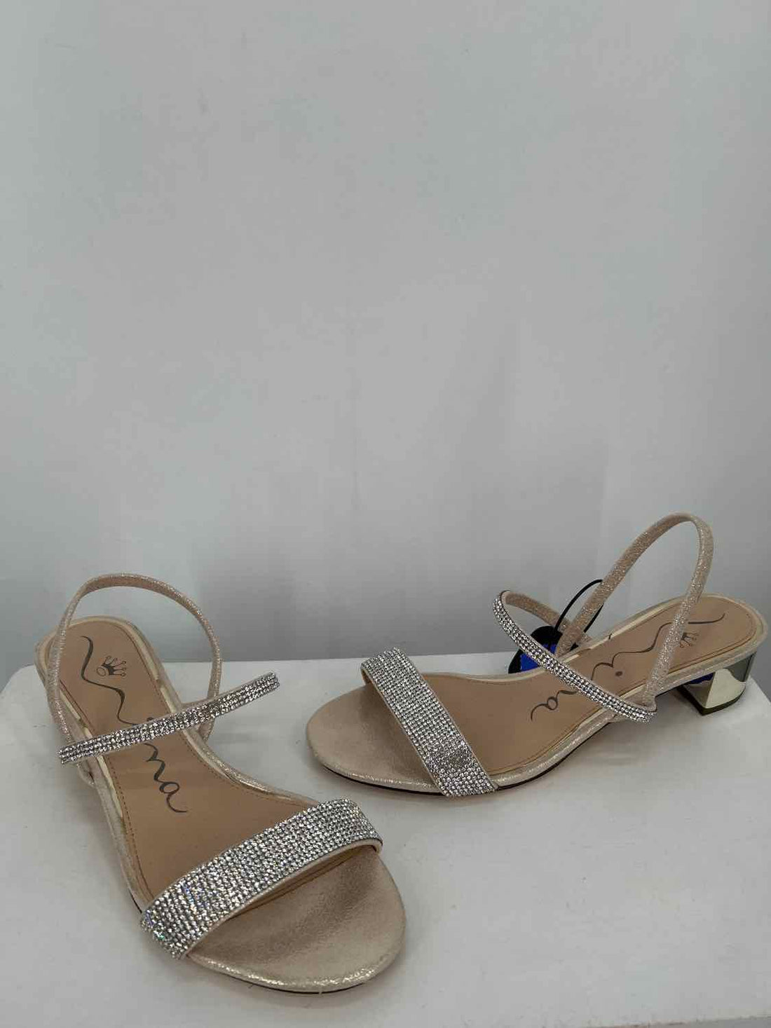 Nina Women Size 8 Gold Pre Owned Rhinestone Sandals