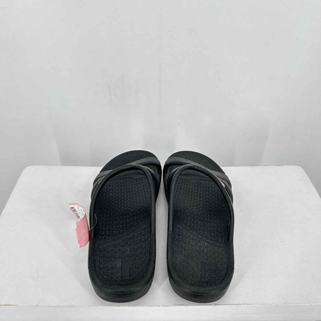 Telic Women Size XS Black Sandals