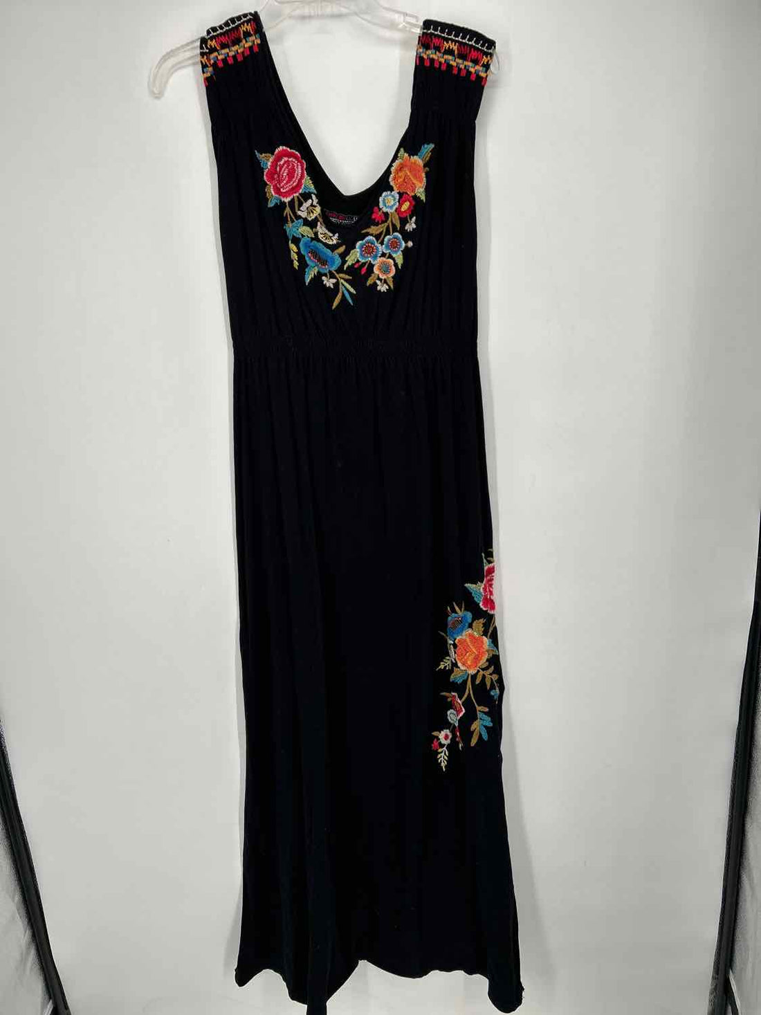 Johnny Was Size L Black Floral Embroidered Sleeveless Maxi
