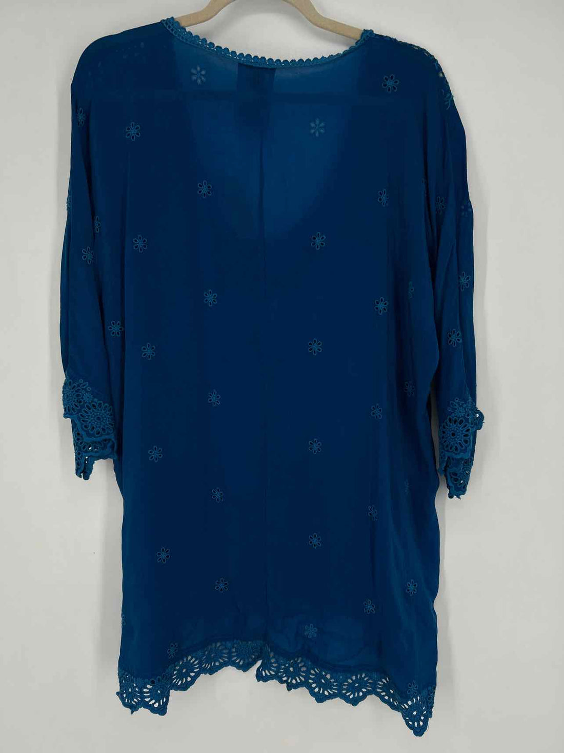 Johnny Was Size XL Blue Eyelet Long Sleeve