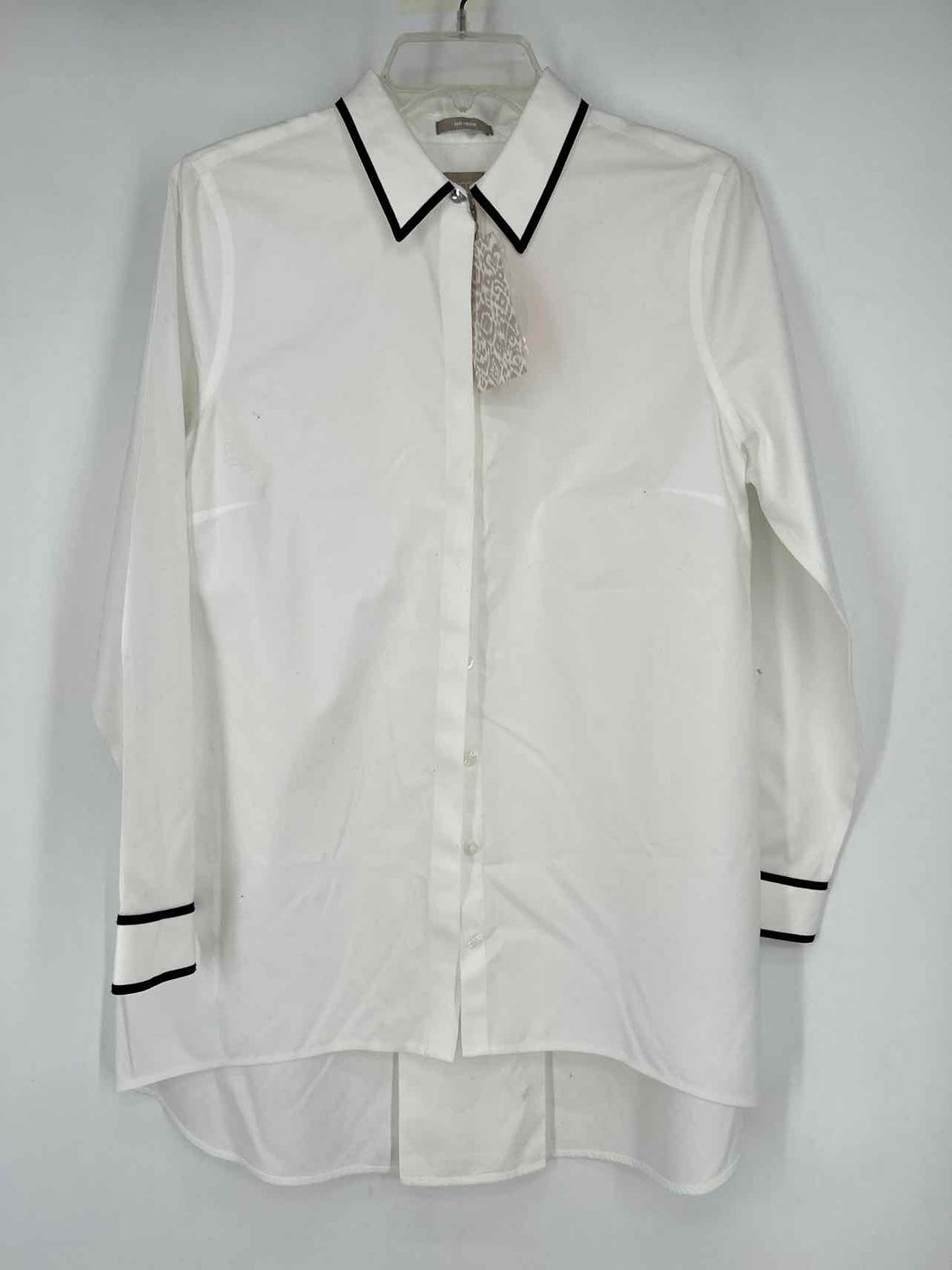 Chicos Size 1 (M) White NWT Long Sleeve
