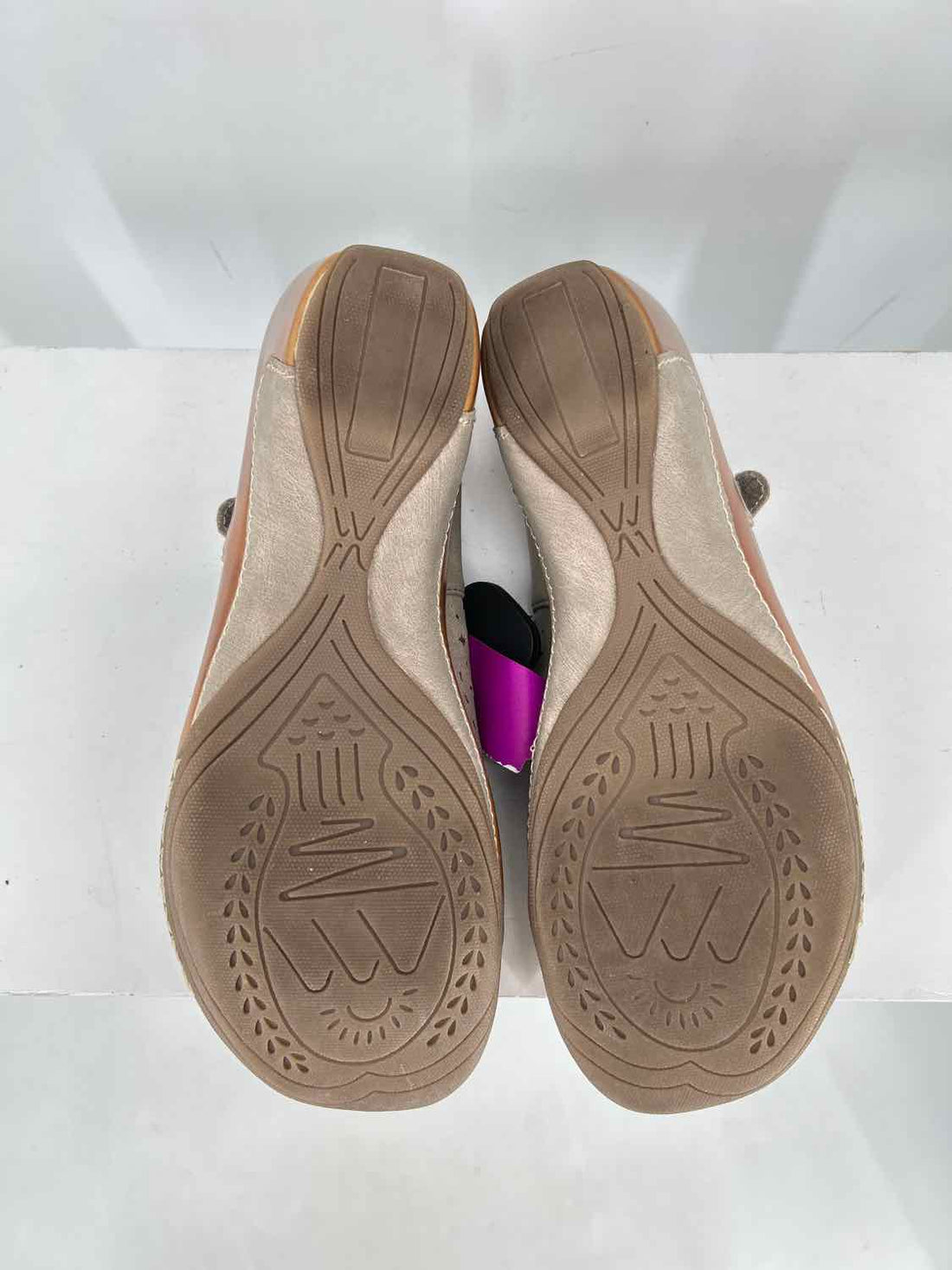 Rialto Women Size 9 Taupe Perforated Wedges