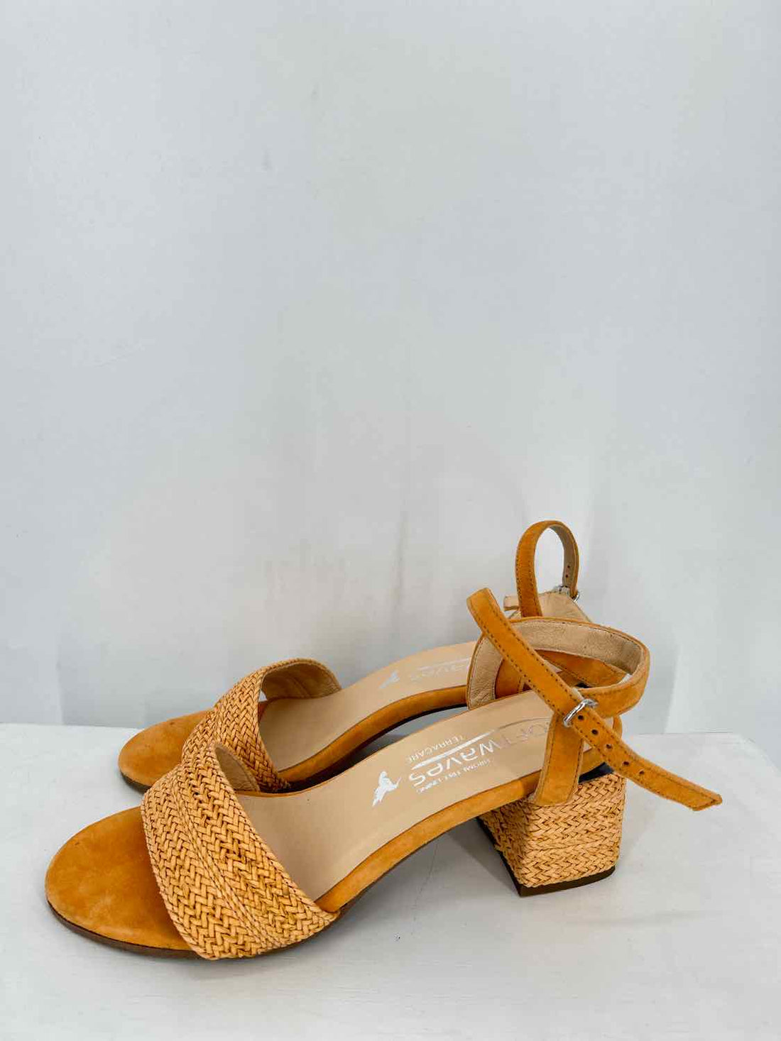 Softwaves Women Size 38.5 Marigold Sandals