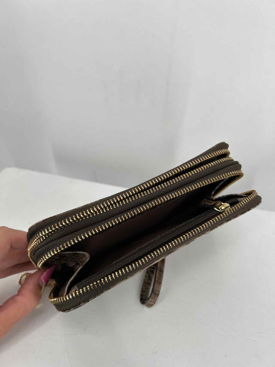 Brahmin Brown Genuine Leather Pre Owned Wallet