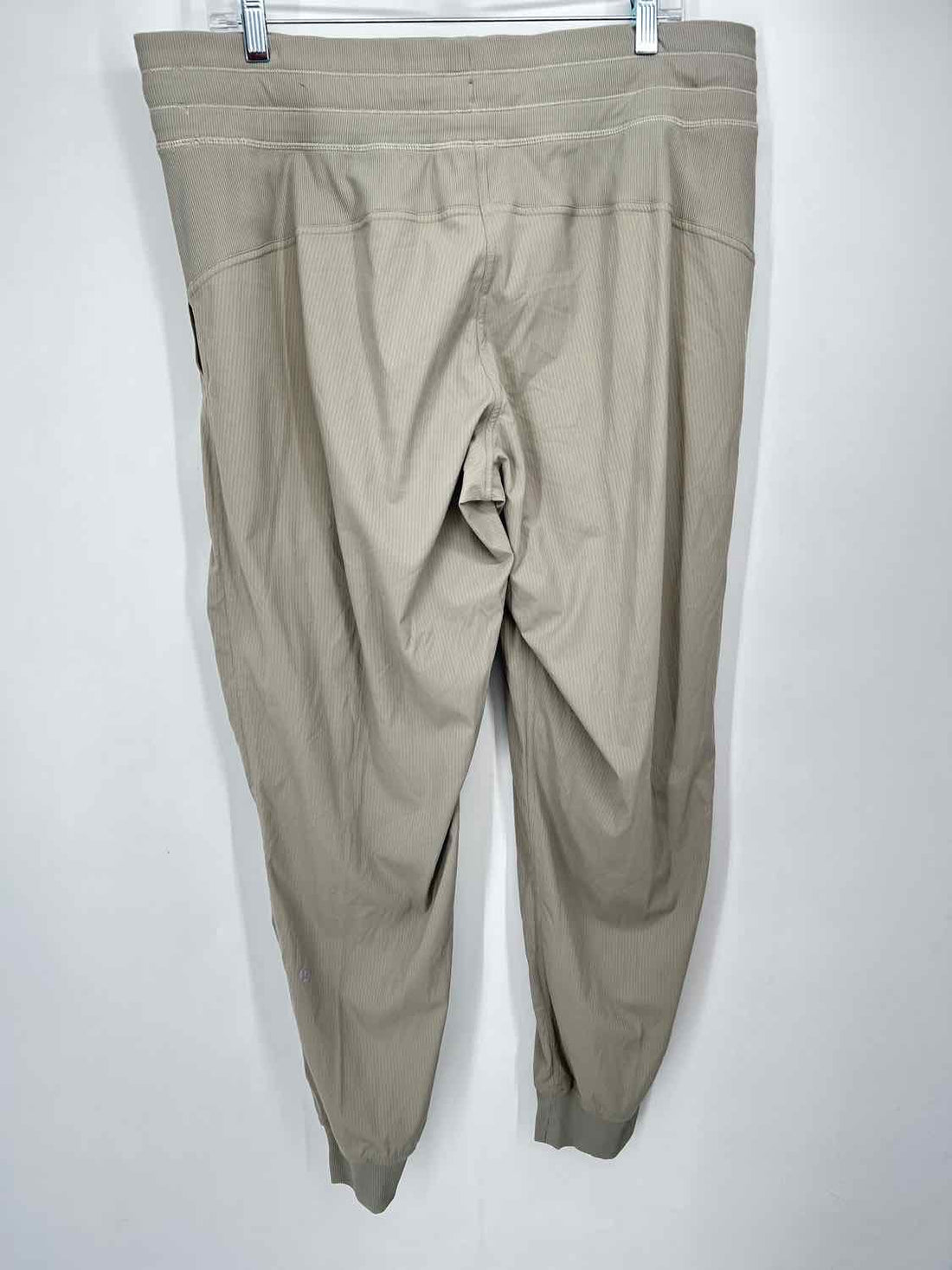 Lululemon Size 14 Light Gray Active Pants