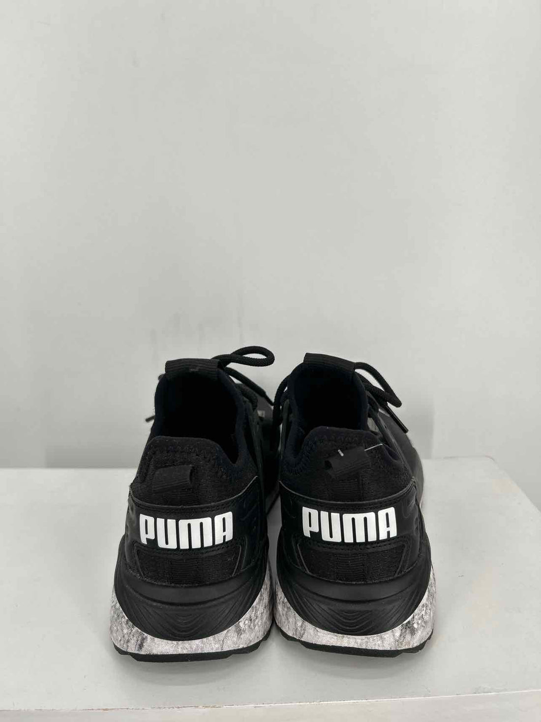 Puma Women Size 8 Black & White Sneakers