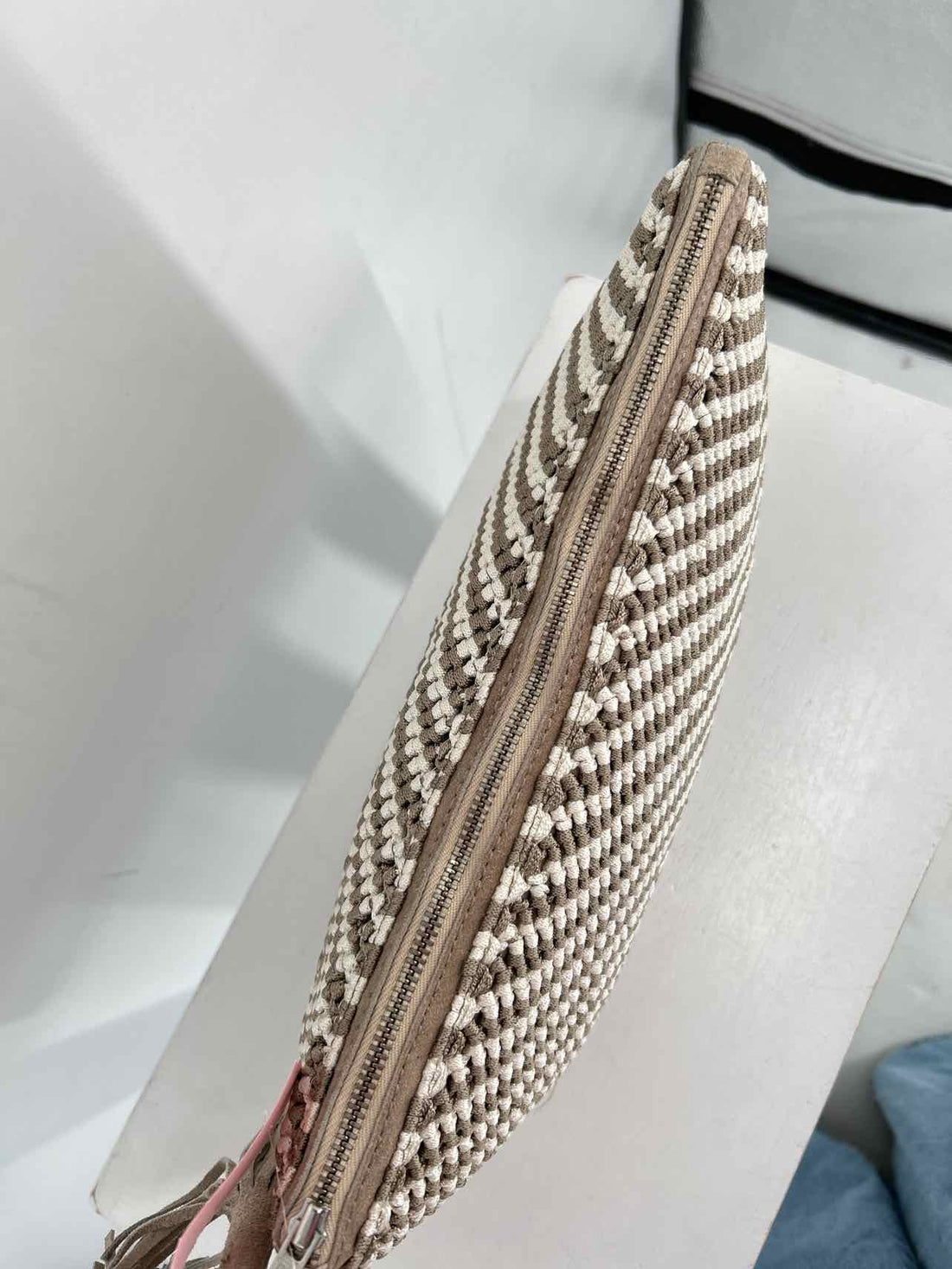 Chicos Taupe & White Crochet Pre Owned Clutch