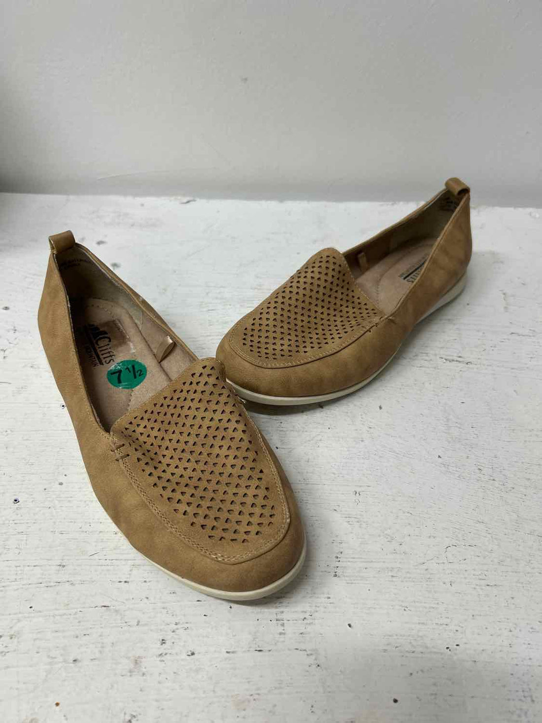 Cliffs Women Size 7.5 Camel Loafers