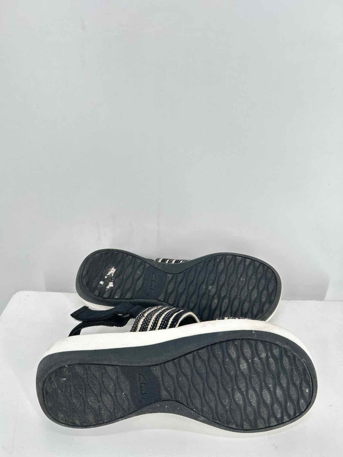 Clarks Women Size 7 White & Black Sandals