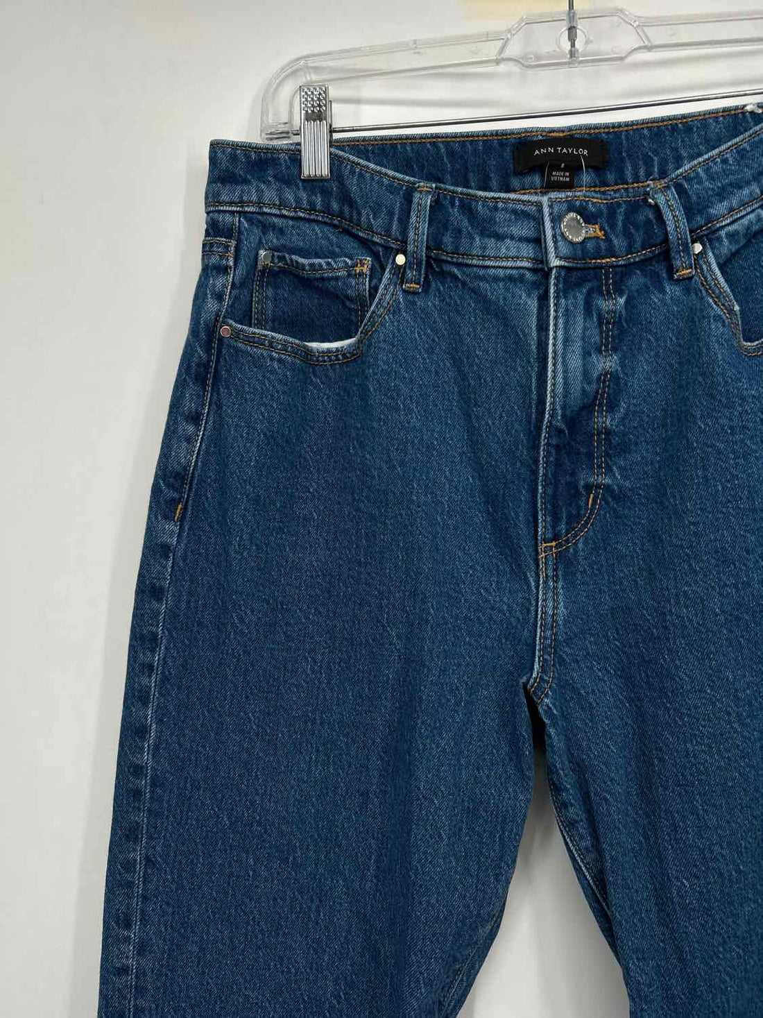 Ann Taylor Size 8 Medium Wash Denim Jeans