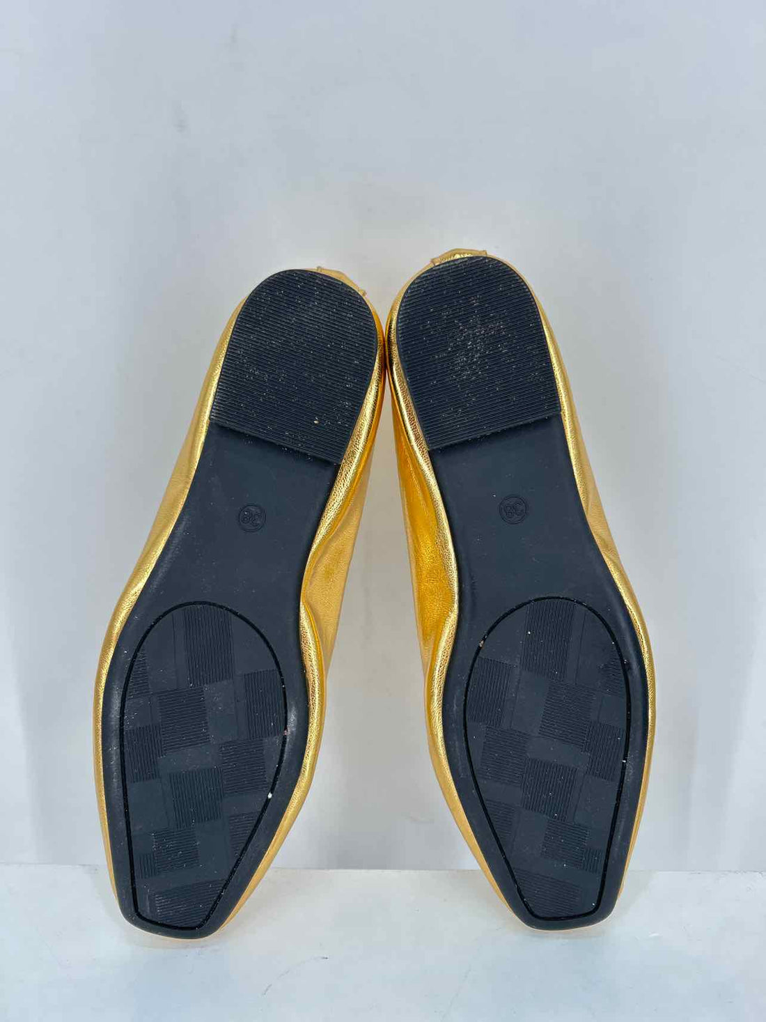 LUYTQ & LOVE Women Size 38 (7.5-8) Gold Flats