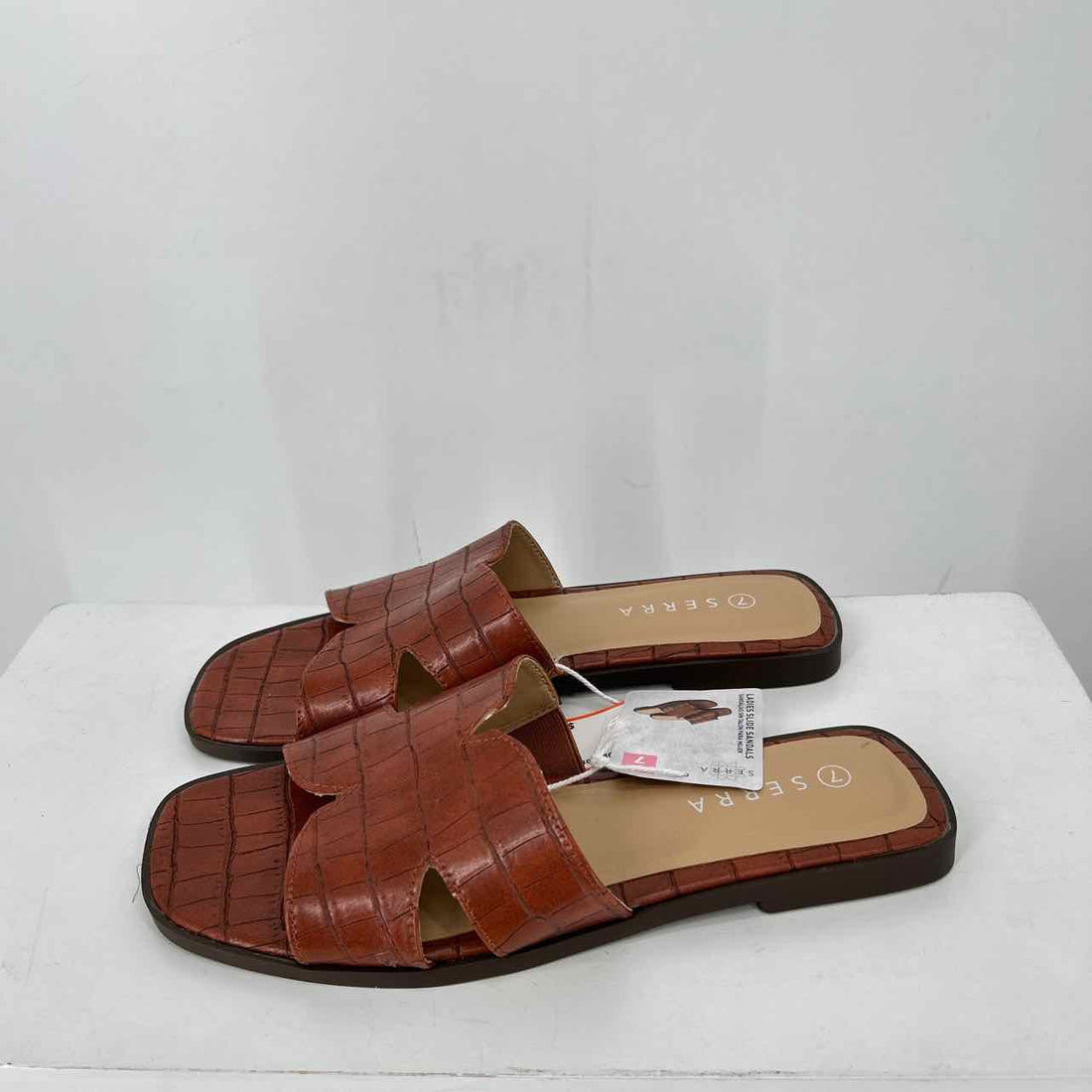 Serra Women Size 7 Brown NWT Sandals