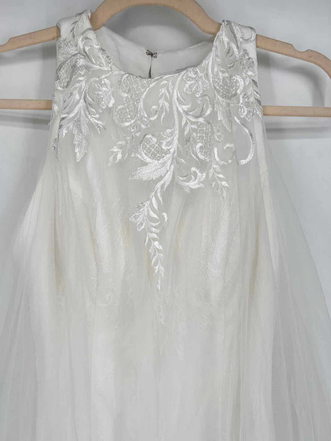 Mac Duggal Size 4 White Applique NWT Dress