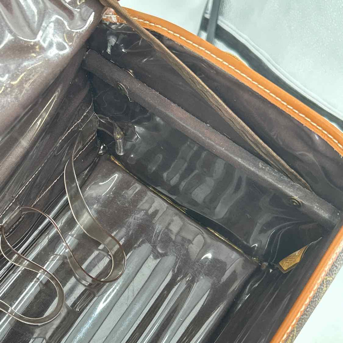 Louis Vuitton Train Case Monogram Vintage LUXURY